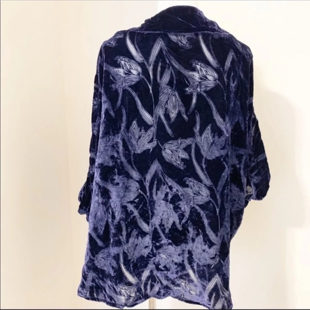 👍sold👍👍Beautiful velvet kimono robe - Picture 3 of 6